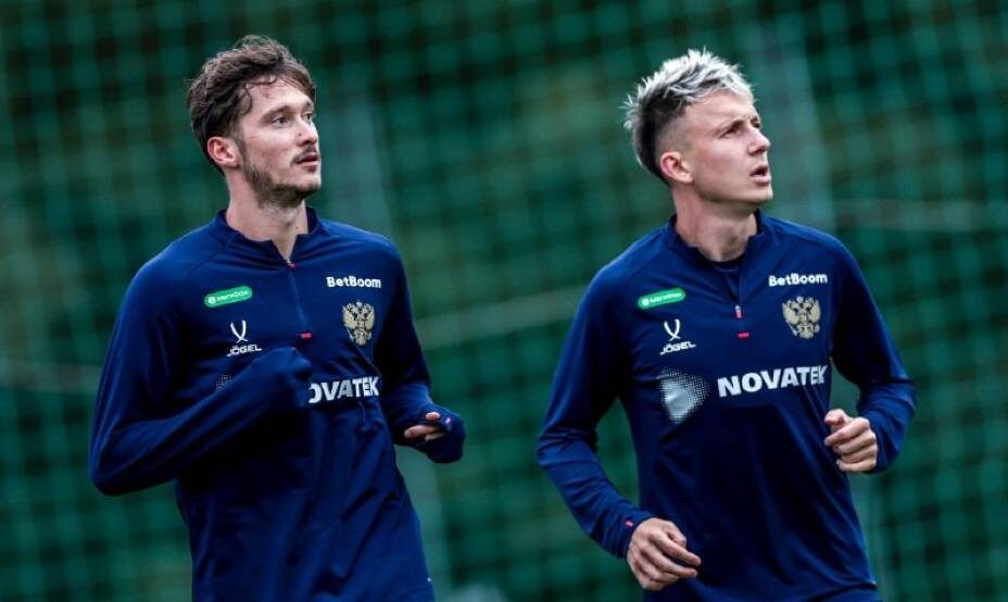    Александр Головин (справа) и Алексей Миранчук готовятся в сборной России к матчу с Катаром. Фото: Соцсети РФС