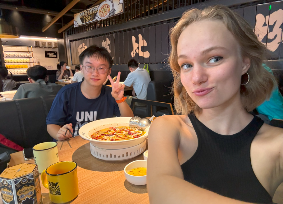 Мой лучший китайский друг, он то был единственным кто мне все объяснял)