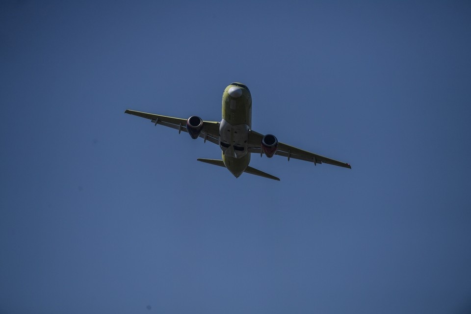    Самолет Новосибирск - Сочи экстренно сел в Оренбурге из-за отказа двигателя Виктор ГУСЕЙНОВ