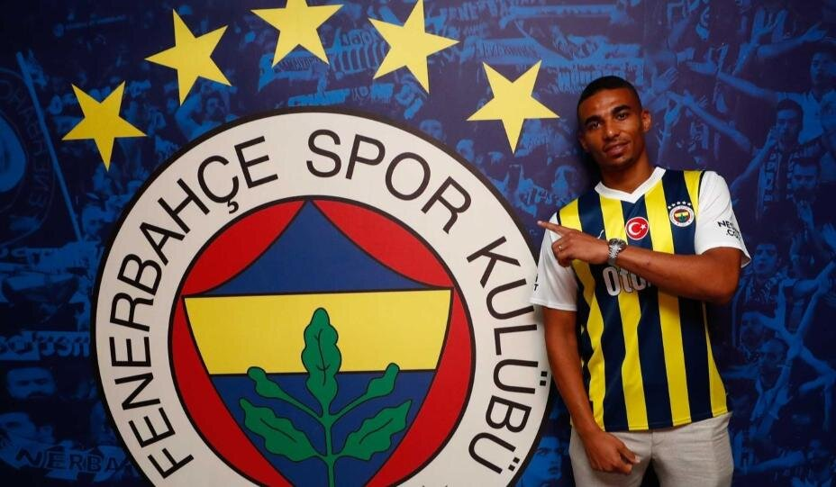 Центральный защитник "Фенербахче" Александер Джику. Фото из интернета.