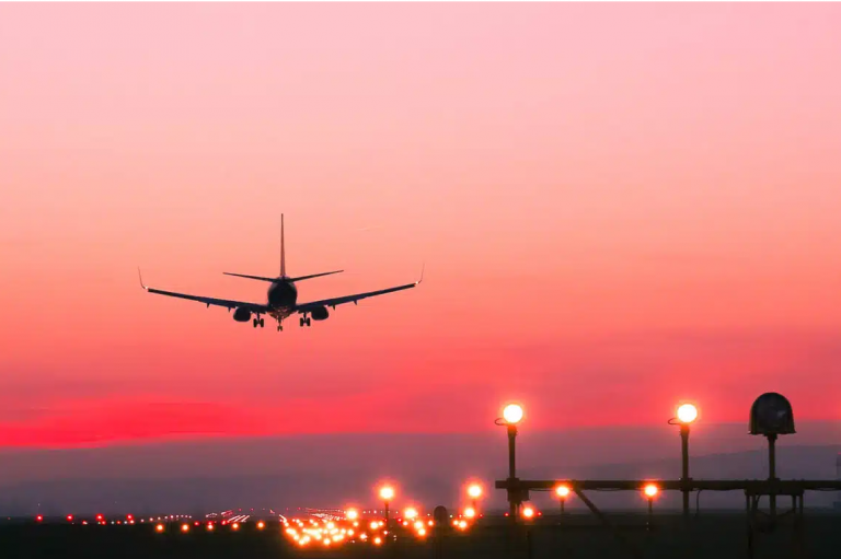    Самолёт S7 экстренно приземлился в Оренбурге из-за отказа двигателя Оренбуржье