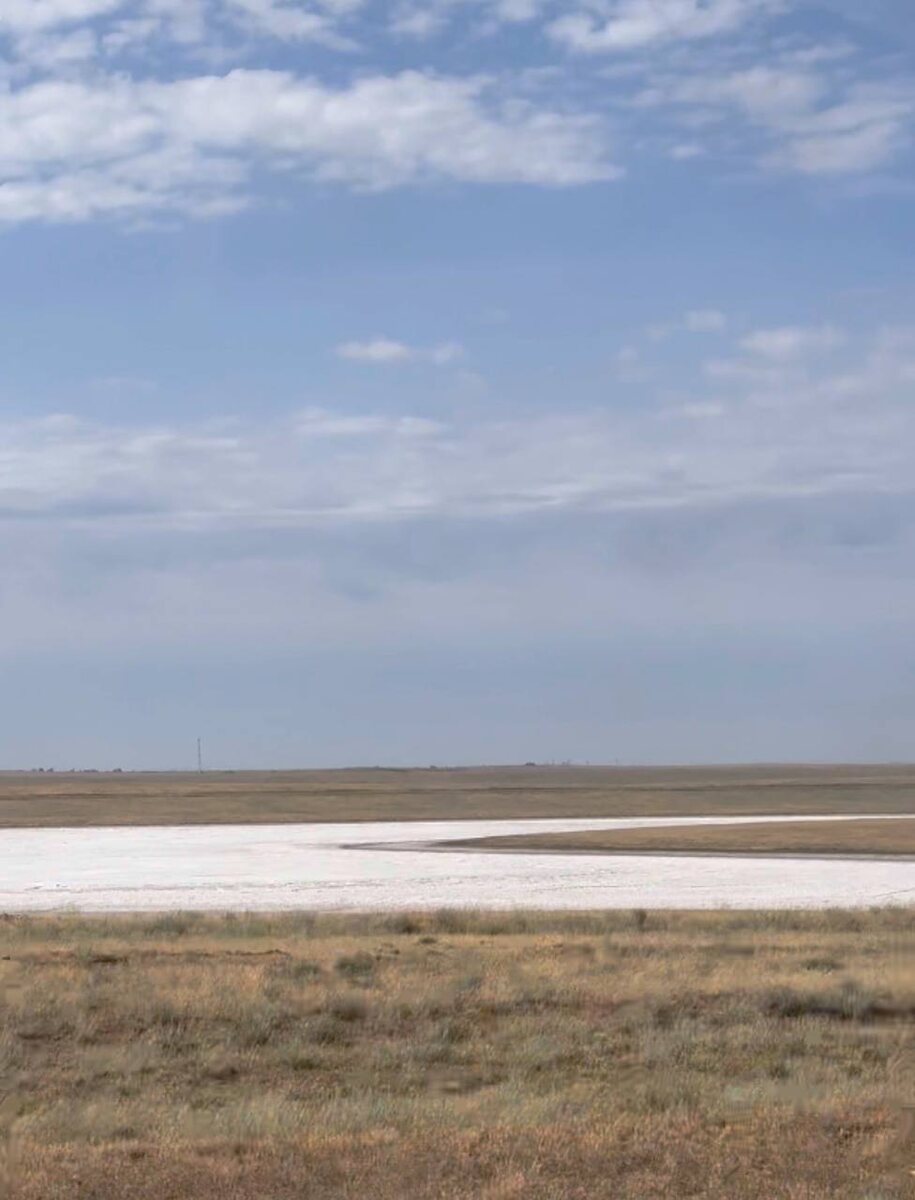 Выглядит прикольно, как снег среди пустыни