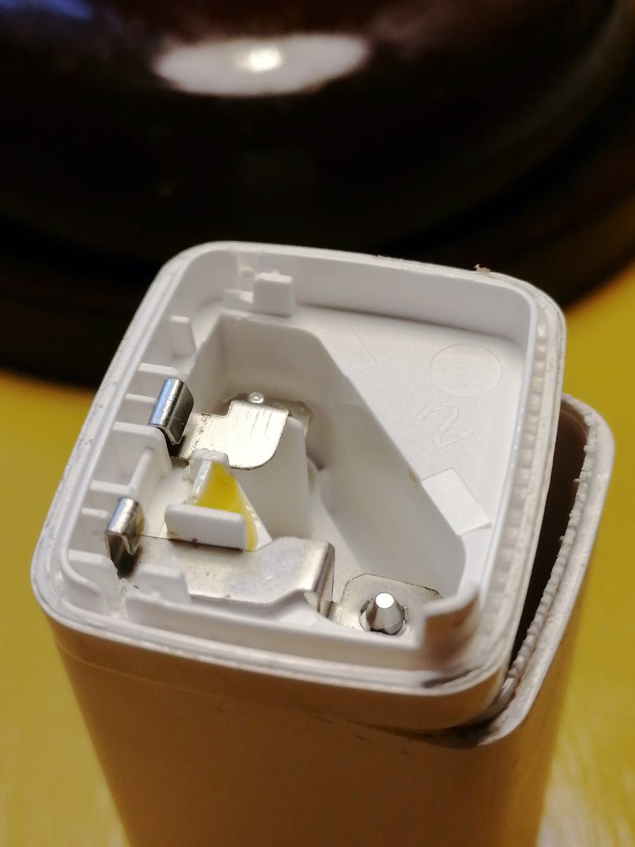 Рис.1 Вскрытый корпус "зарядника".