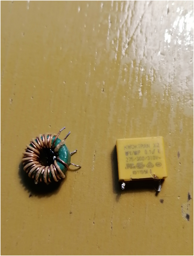 Рис.2. Дроссель и конденсатор входного фильтра