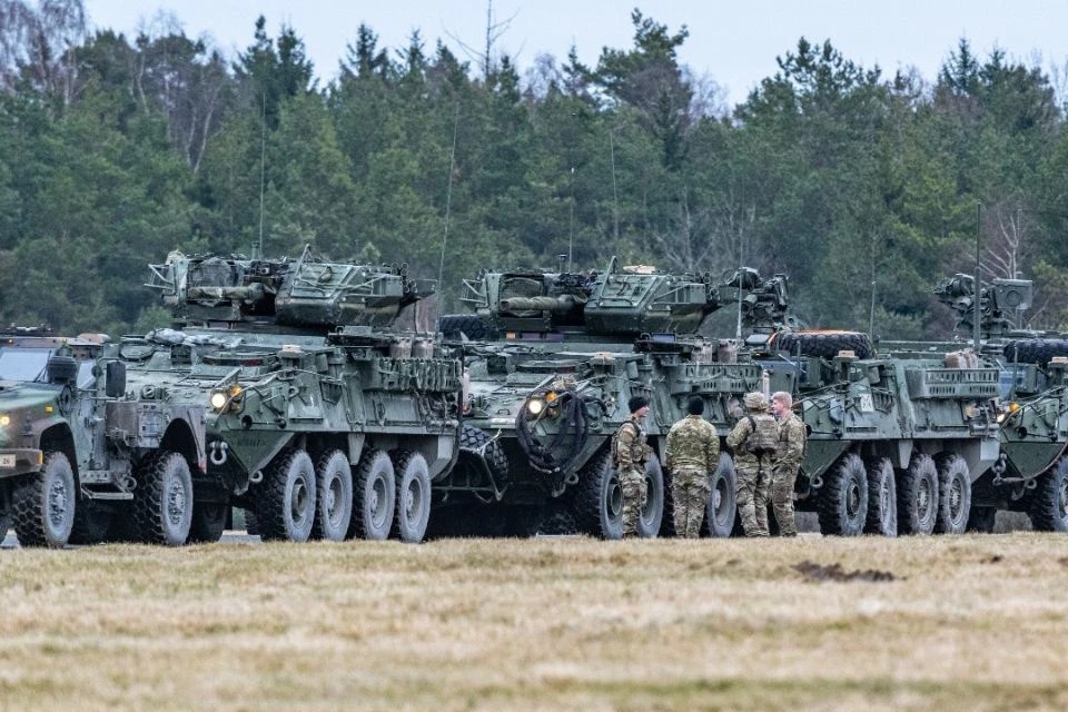    Independent: ФРГ обдумывает план экстренной переброски 800 тысяч солдат НАТО GLOBAL LOOK PRESS