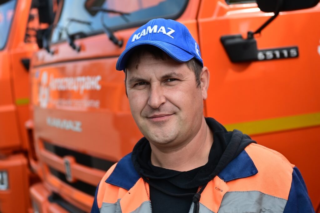    Водитель «Автоспецтранса» Павел Боровичев. Фото: «Республика» / Сергей Юдин