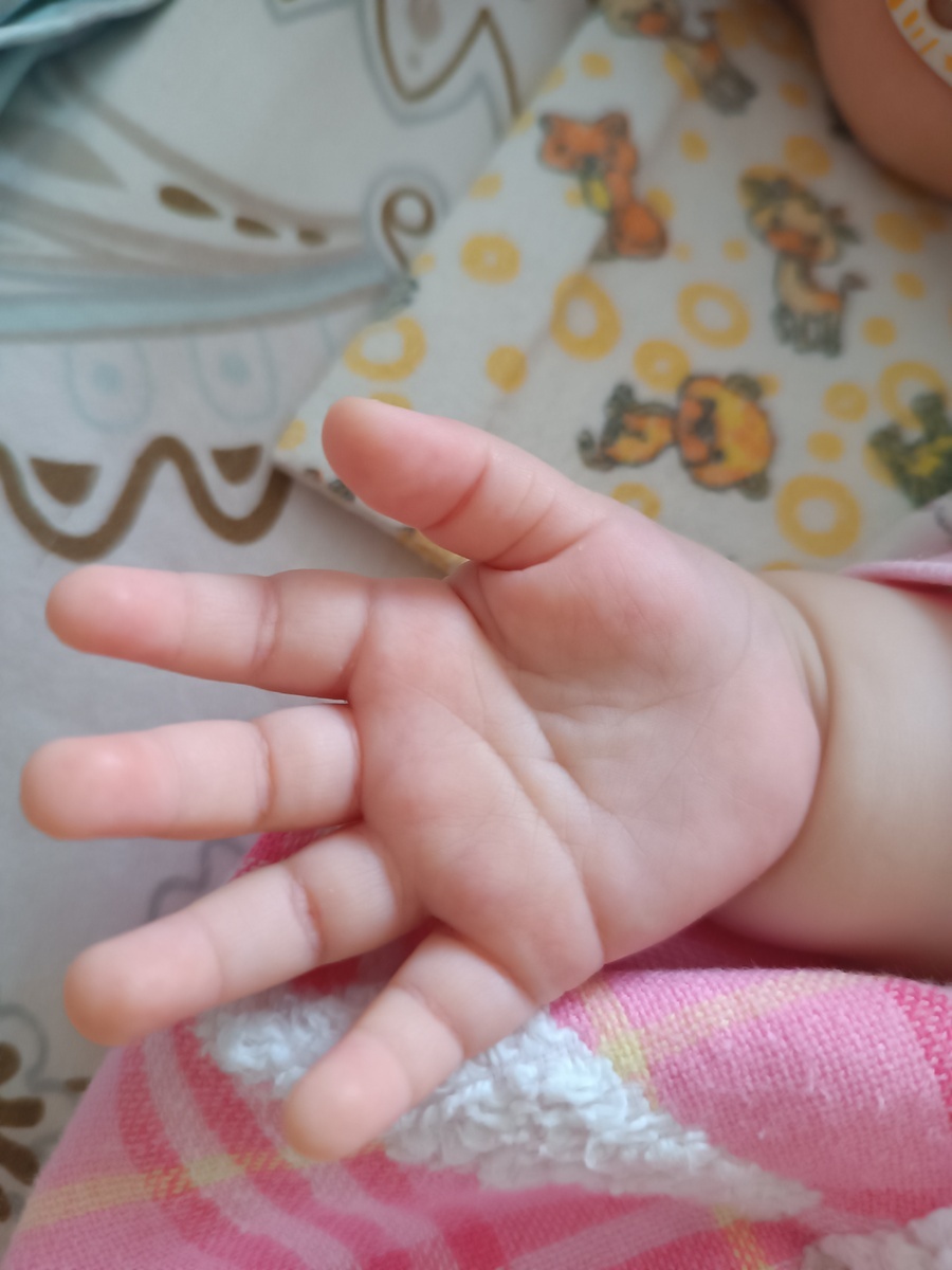 Рука ребенка 7 месяцев. Фото с моего канала. 