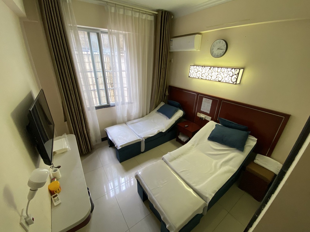 Кресла для выполнения процедуры массажа ног.