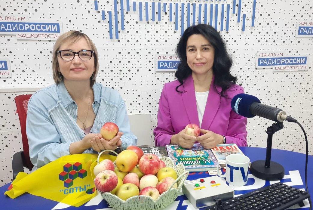    Накануне Дня знаний "Переплет" пригласил поговорить о концепте "яблоко"