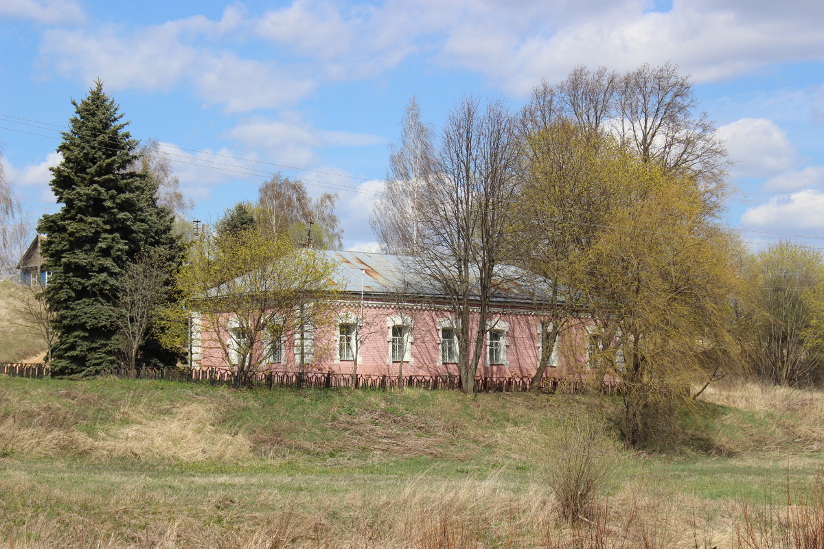 Краеведческий музей села Овстуг в здании бывшей волостной управы.
