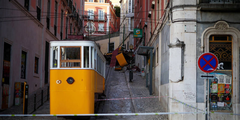 Когда пыль осела. Другой вагон на переднем плане. фото: каритнки яндекс.