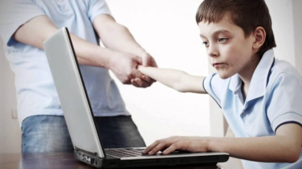    Цифровые травмы в суде