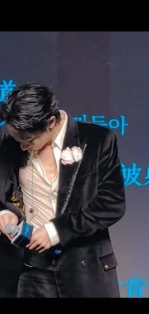 фото из соц.сети - Мокрая от пота рубашка Ли Су Хёка