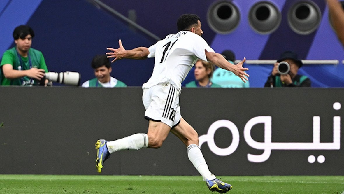    Аймен Хусейн празднует гол в матче между Ираком и Иорданией на Кубке Азии-2024. Global Look Press