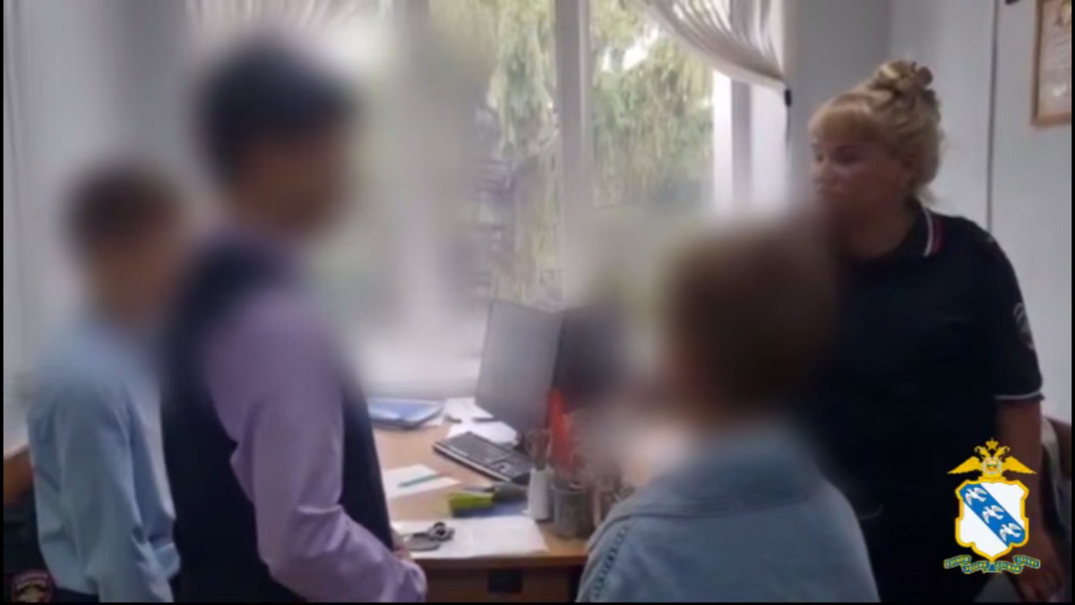    В Курске подростки совершали противоправные действия у Вечного огня