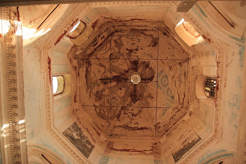 Купол церкви Благовещения Пресвятой Богородицы (с. Марьино, Ярославская область). Восьмерик опирается на «двойные», или ступенчатые тромпы.  