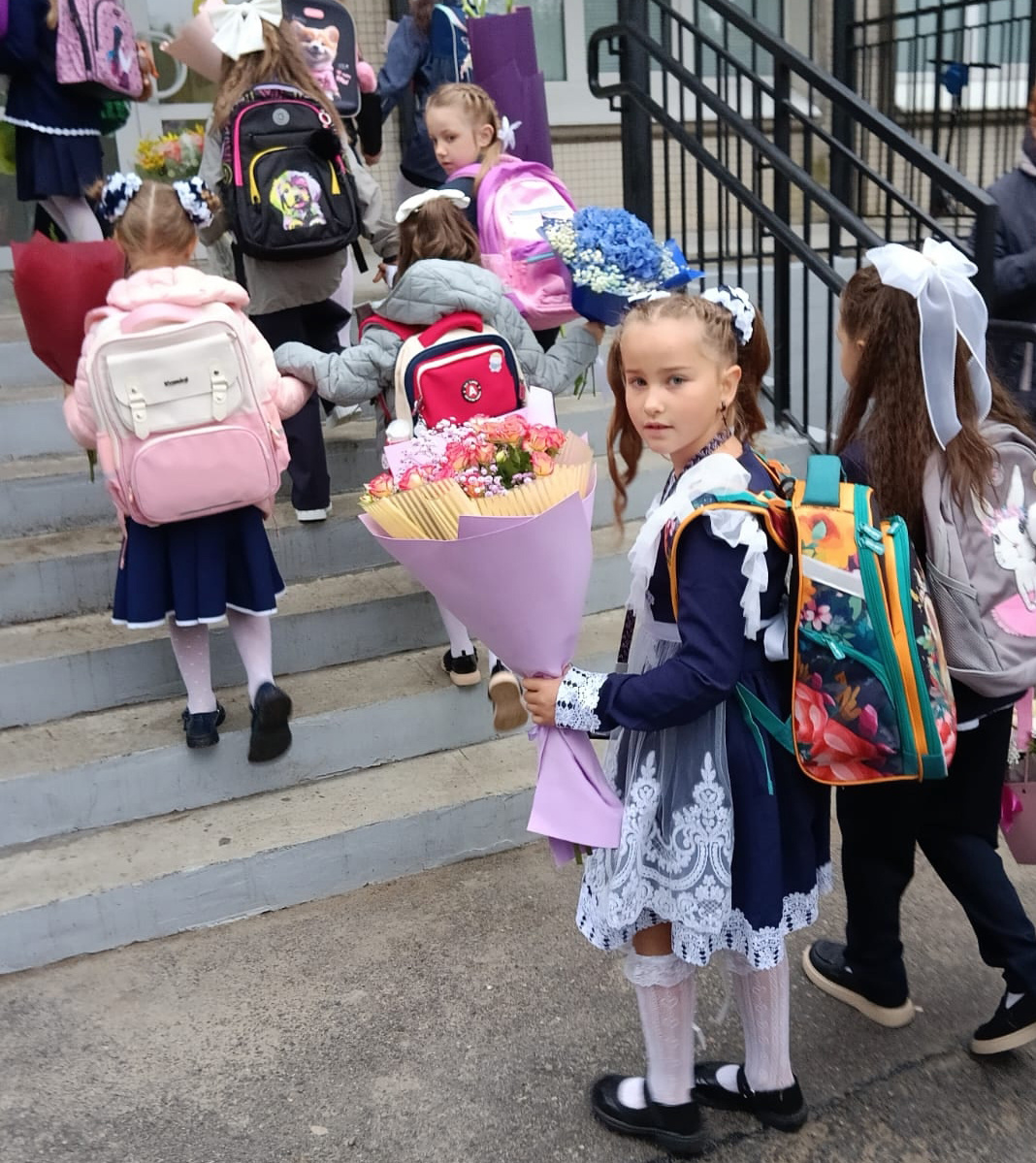 Красиво наряжать маленьких принцесс дело нынче затратное=)