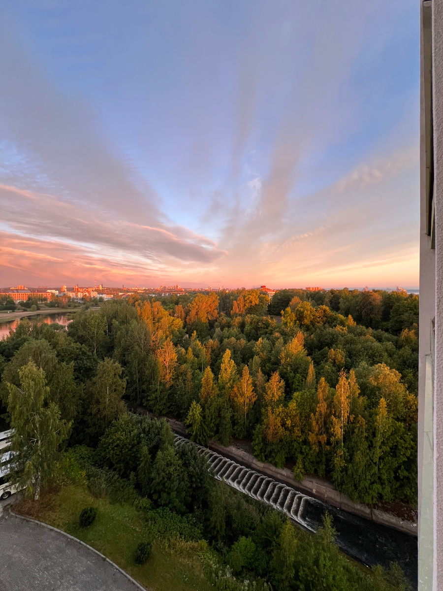 Вид из номера спа-отеля Карелия на рассвете 