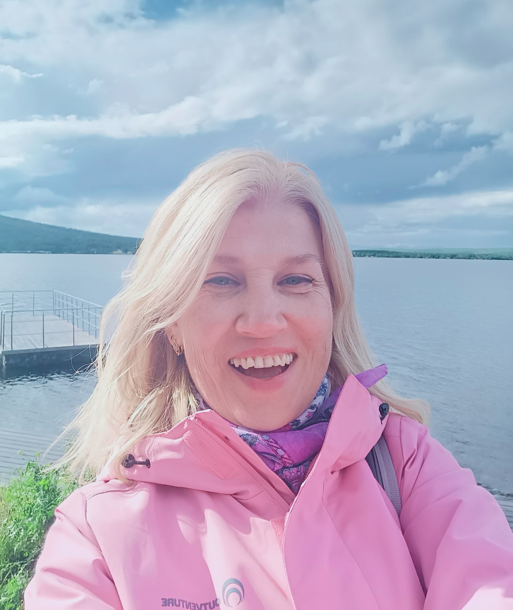 Поделись улыбкою своей и она к тебе не раз ещё вернётся 😀