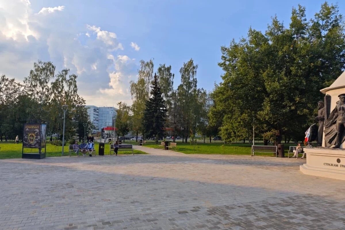    В сквере Пограничников в Пскове обновили плитку