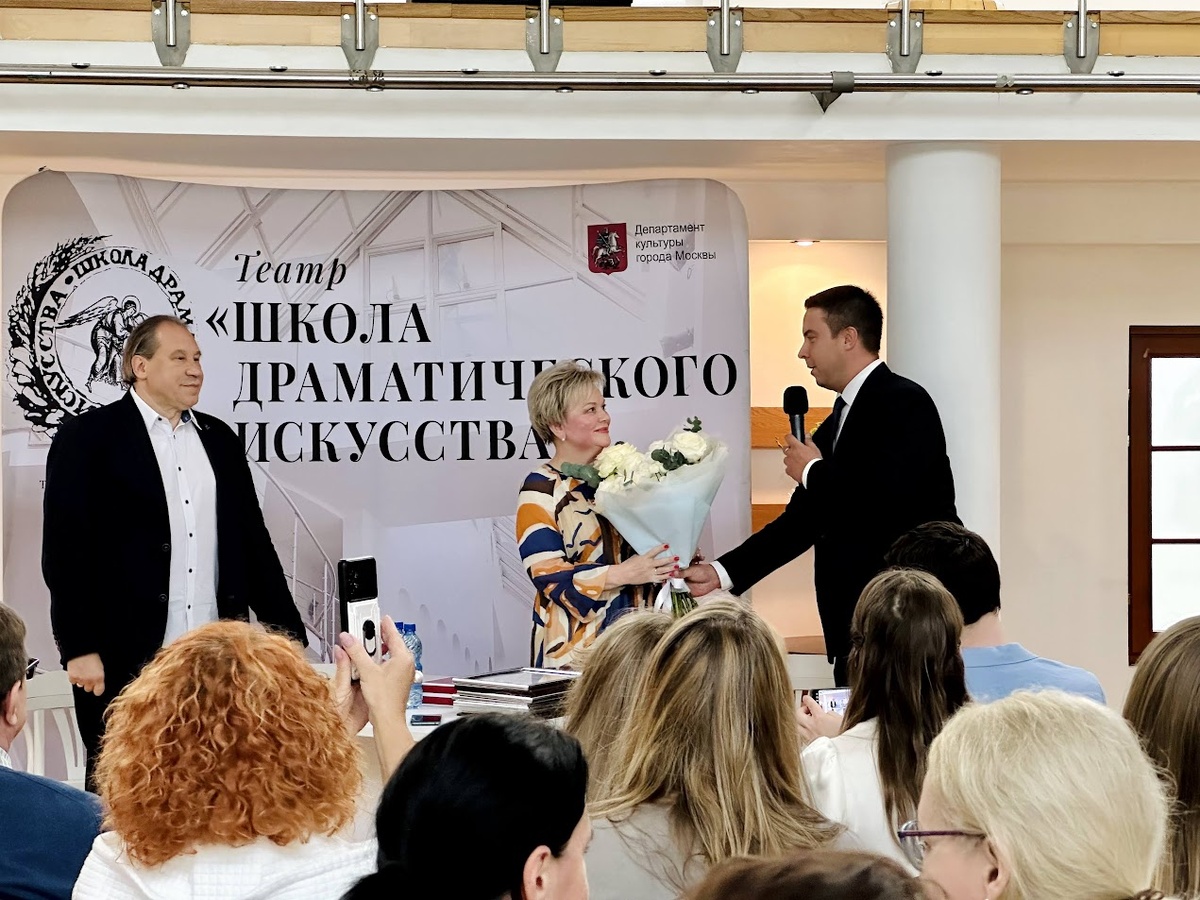 Игорь Яцко, Ольга Соколова и Александр Фокин на сборе труппы. Фото Наталии Чебан.