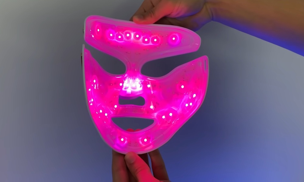 LED-маска. Источник фото: YouTube