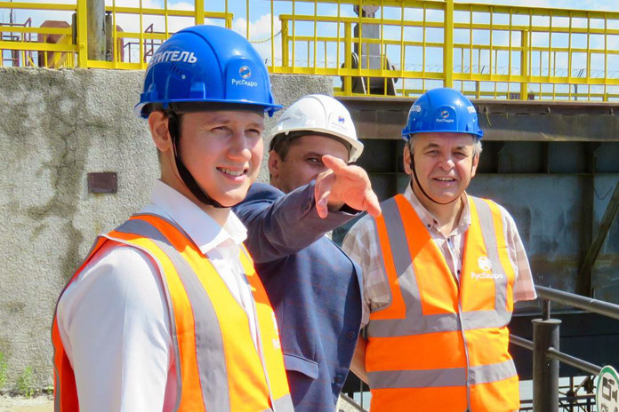    Депутат ГД, второй секретарь новосибирского обкома КПРФ Ренат Сулейманов (справа) и его помощник, кандидат в горсовет Антон Пащенко (слева). Фото из телеграм-канала Антона Пащенко