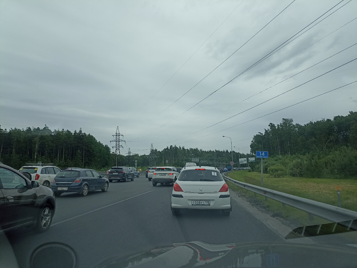 Пробка при съезде с КАД на МУрманское шоссе