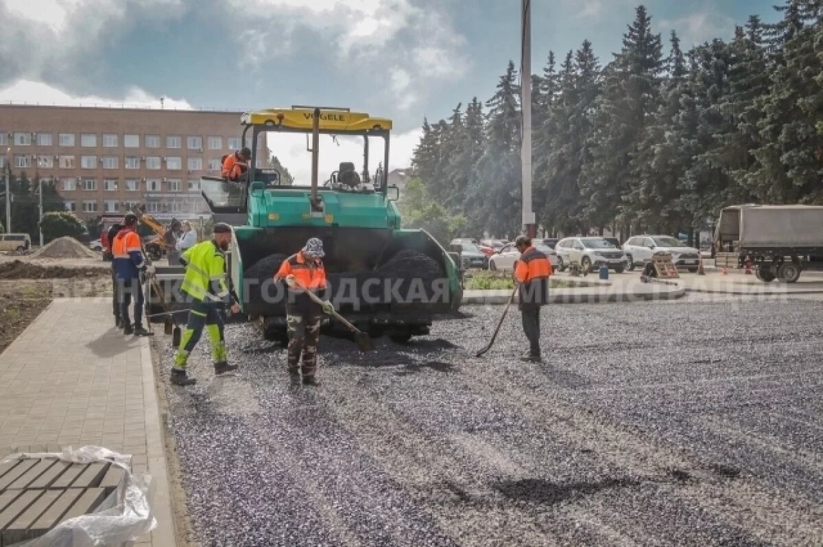    Подрядчик завершает ремонт площади Октябрьской революции в Брянске