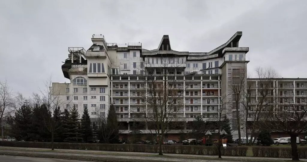 Панельный монстр в городе Ястшембе-Здруй