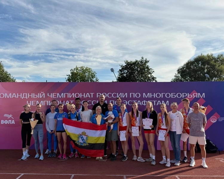     Курские легкоатлеты завоевали три медали на чемпионате России по эстафетному бегу