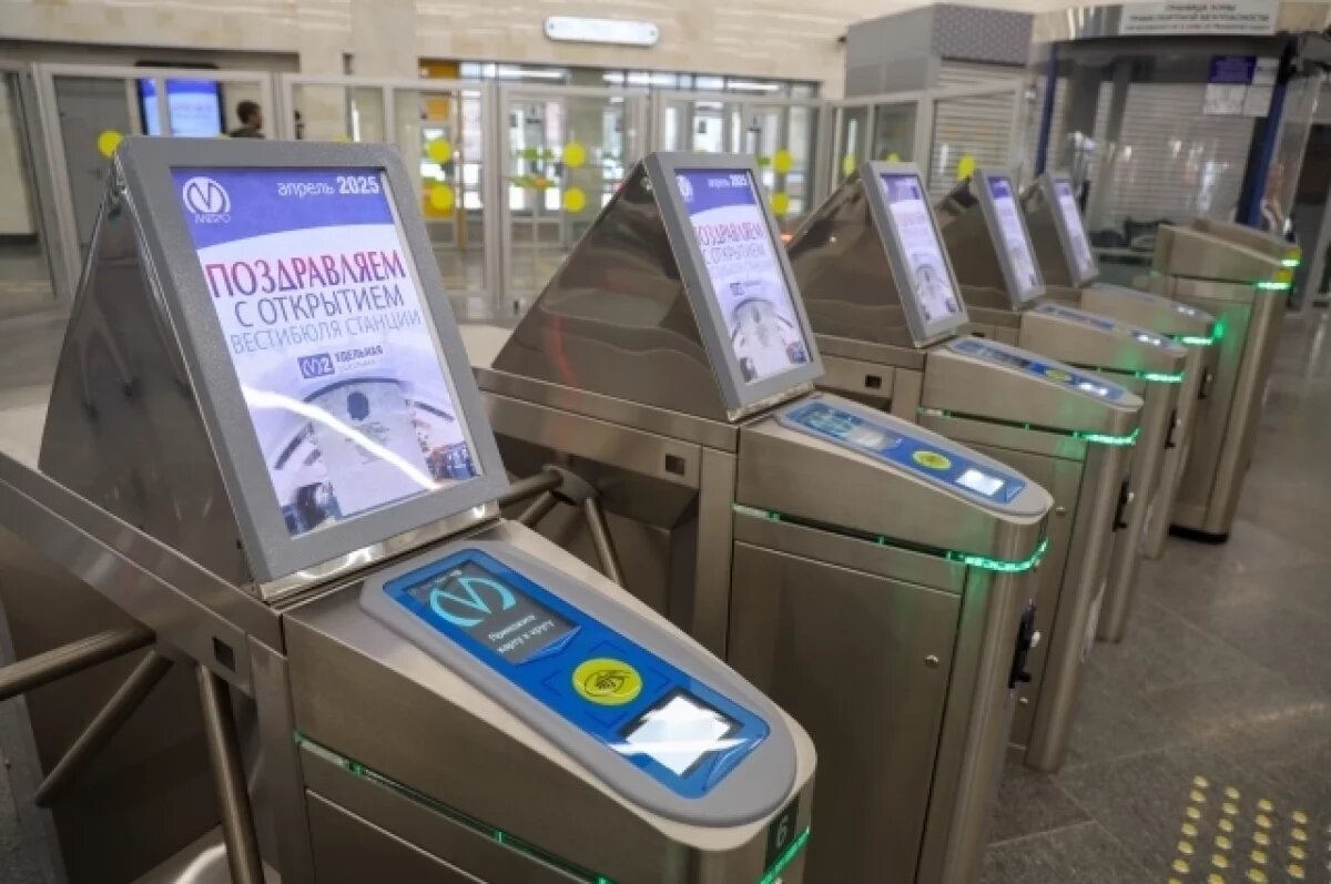    Петербуржцам объяснили причину сбоя работы турникетов в метро