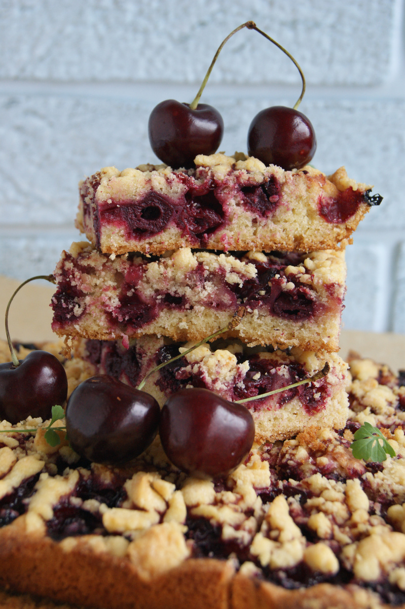 Фото автора. Посыпной пирог с вишней.