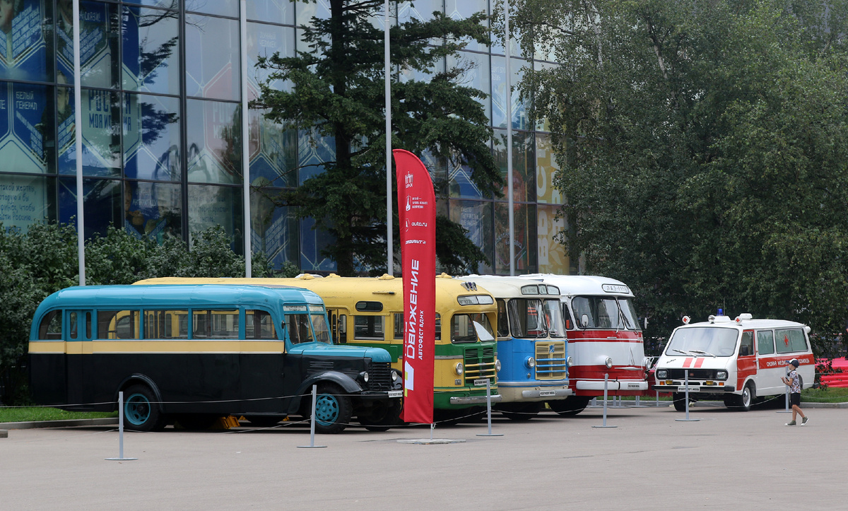 достаточно плотно расположилась техника Музея Транспорта Москвы