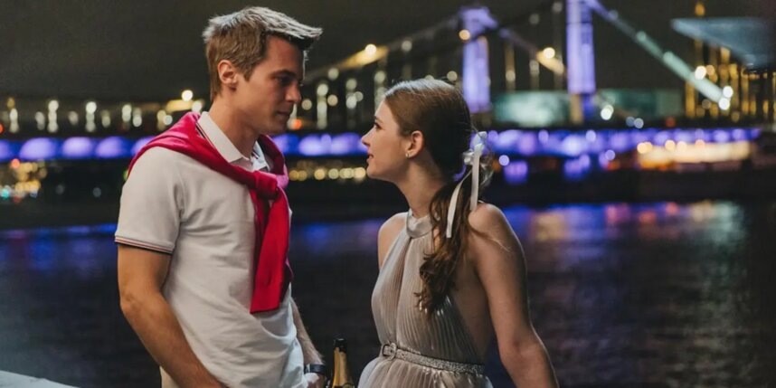    Юная Ксюша (Тина Стойилкович) и её первая любовь Влад (Иван Янковский).Wink