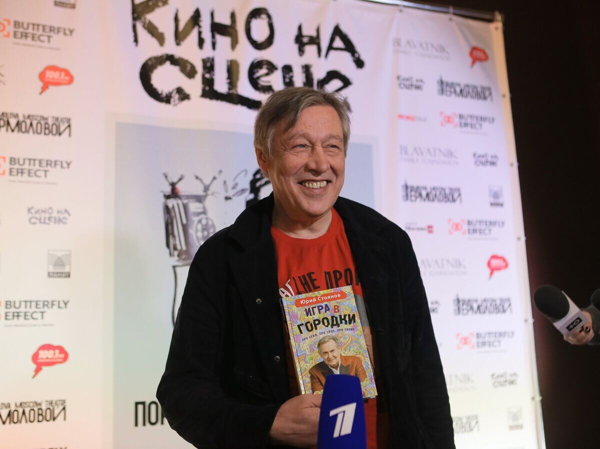    Актер Михаил Ефремов во время пресс-джанкета, посвященный проекту "Кино на сцене" в театре имени М.Н.Ермоловой в Москве© РИА Новости / Виталий Белоусов