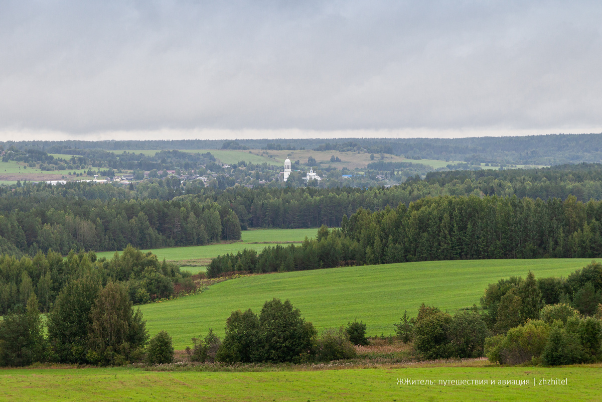 С Ширканды открывается великолепный вид на село Пежма