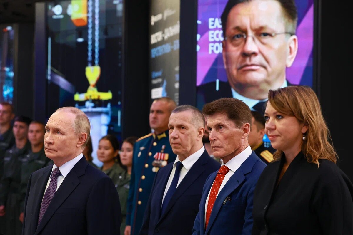    Владимир Путин посетил первый филиал Национального центра «Россия» во Владивостоке