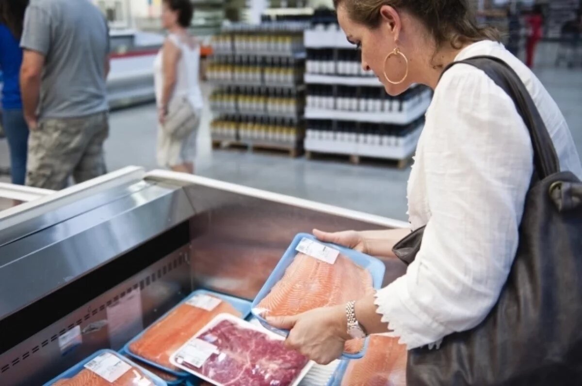    Диетолог Бурлаков рассказал о содержании омега-3 в фермерской и дикой рыбе