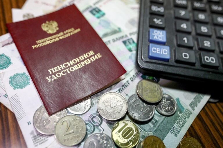    Пенсионное удостоверение. Роман Котлов