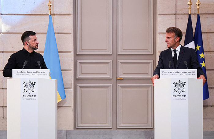    Владимир Зеленский и Эммануэль Макрон на прессконференции по итогам собрания коалиции.LUDOVIC MARIN/REUTERS