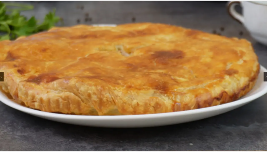 Обалденный пирог с курицей, по-другому и не назовешь, попробуйте и поймете сами.