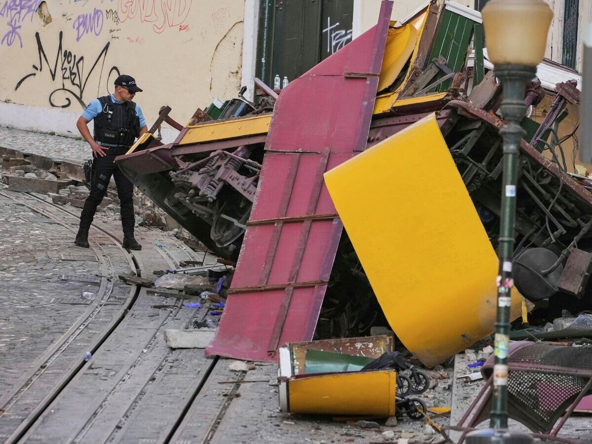 вагон разбившегося фуникулера. фото: картинки яндекс.