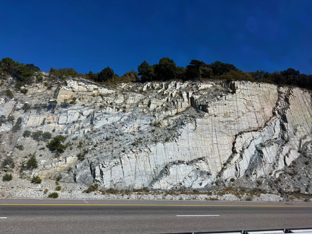 Красота горной дороги. Фото автора.