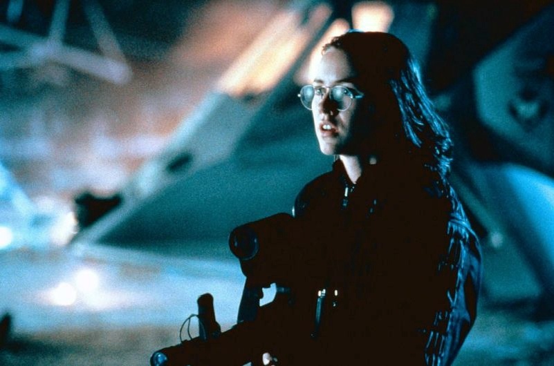Кадр из фильма «Танкистка» (1995)