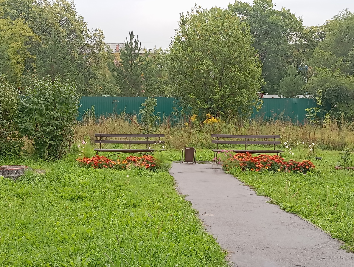 В соседнем дворе