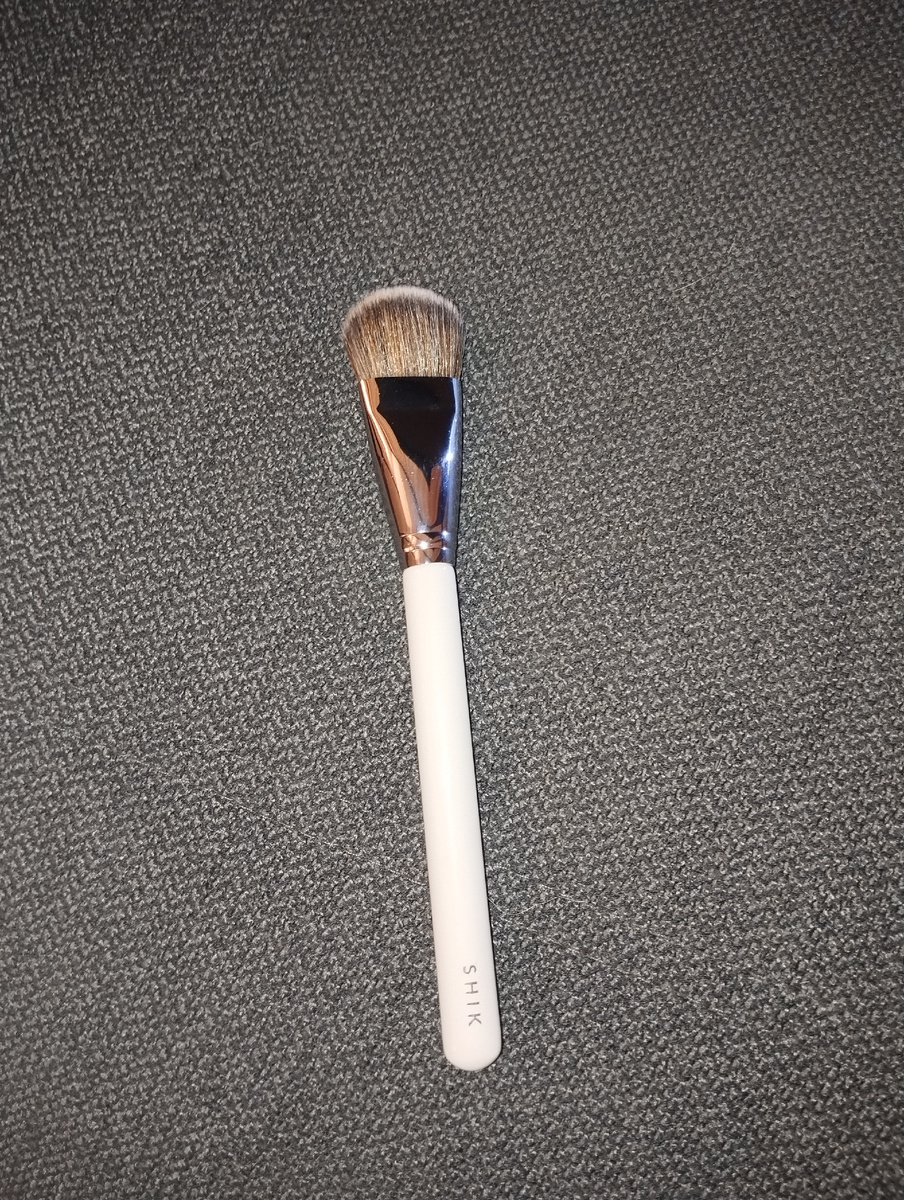 SHIKstudio стоимостью 1800 рублей. 