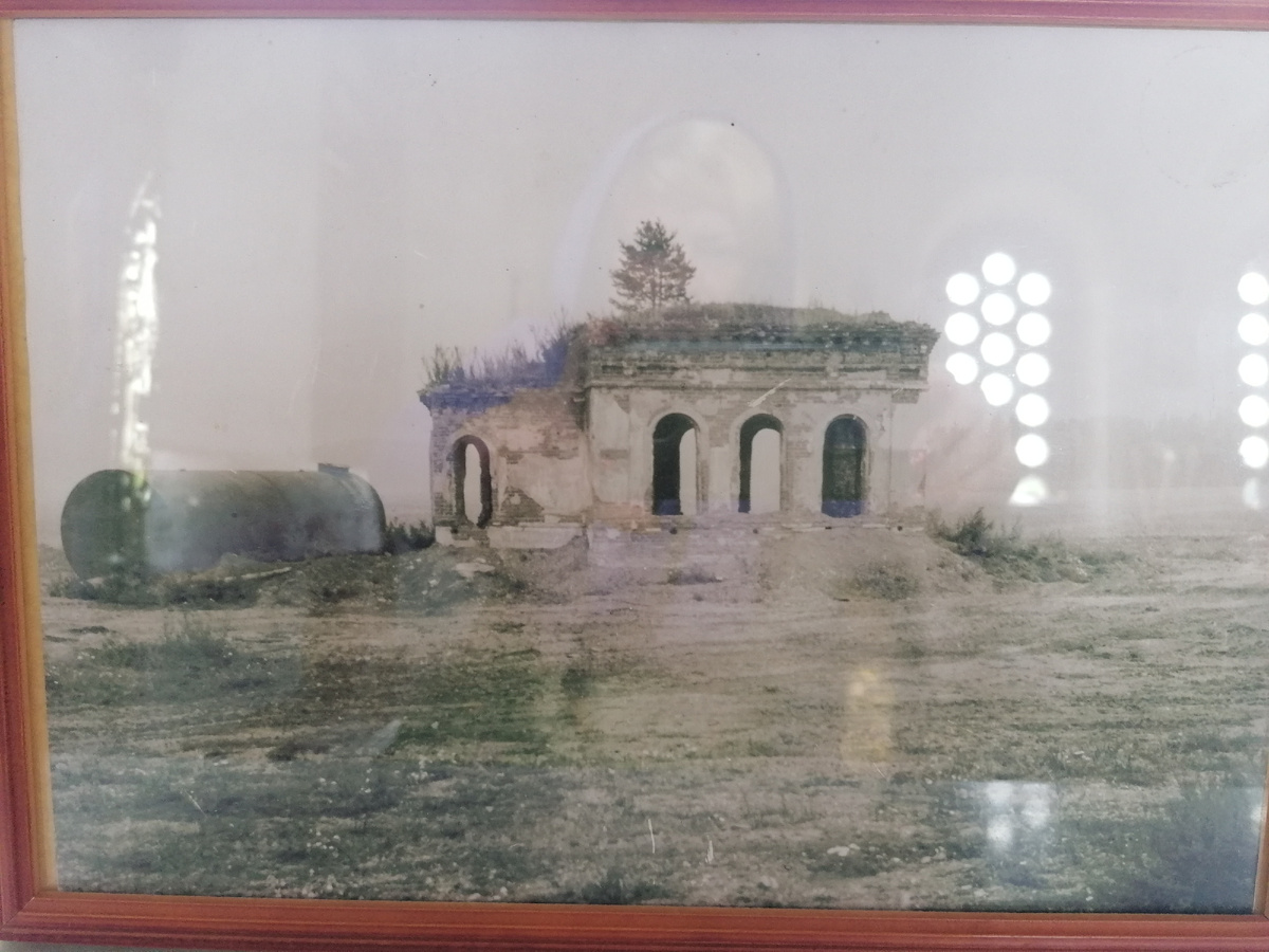 развалины старой церкви