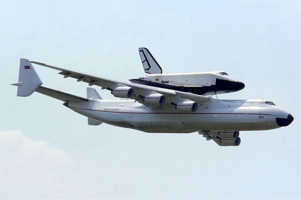 Ан-225 и Буран на авиасалоне в Ле Бурже (Франция), 1989 год