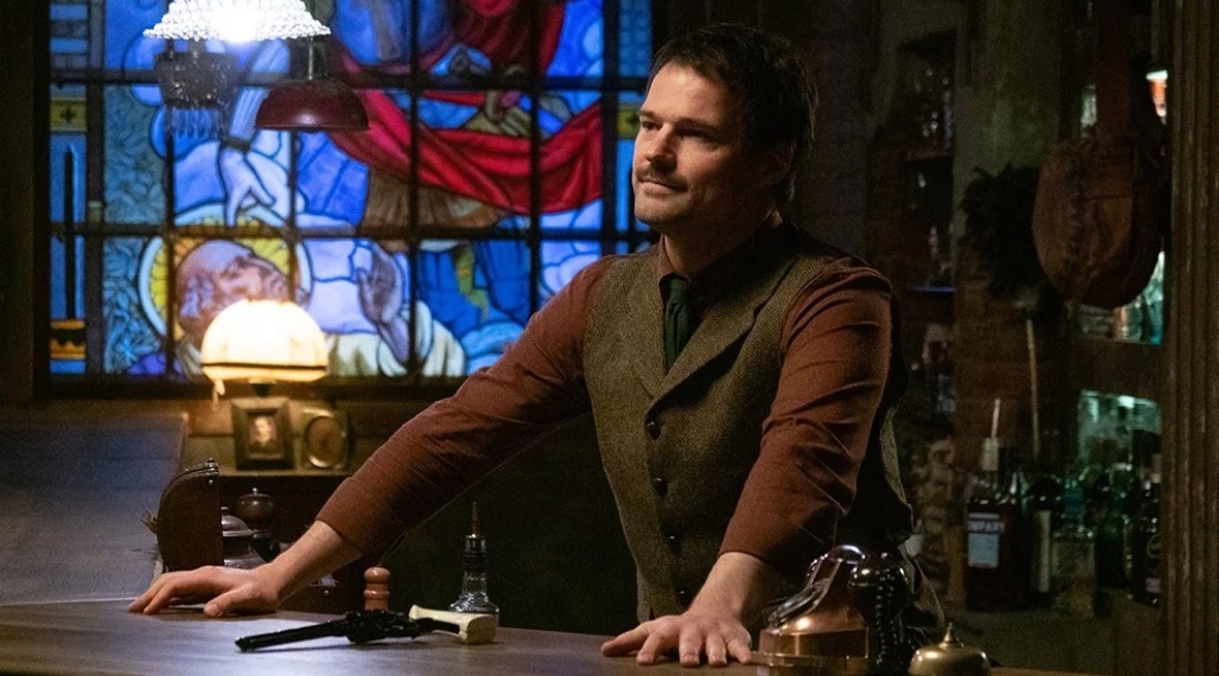     Кадр из сериала «Бар "Один звонок"» (2025) / Фото: KION